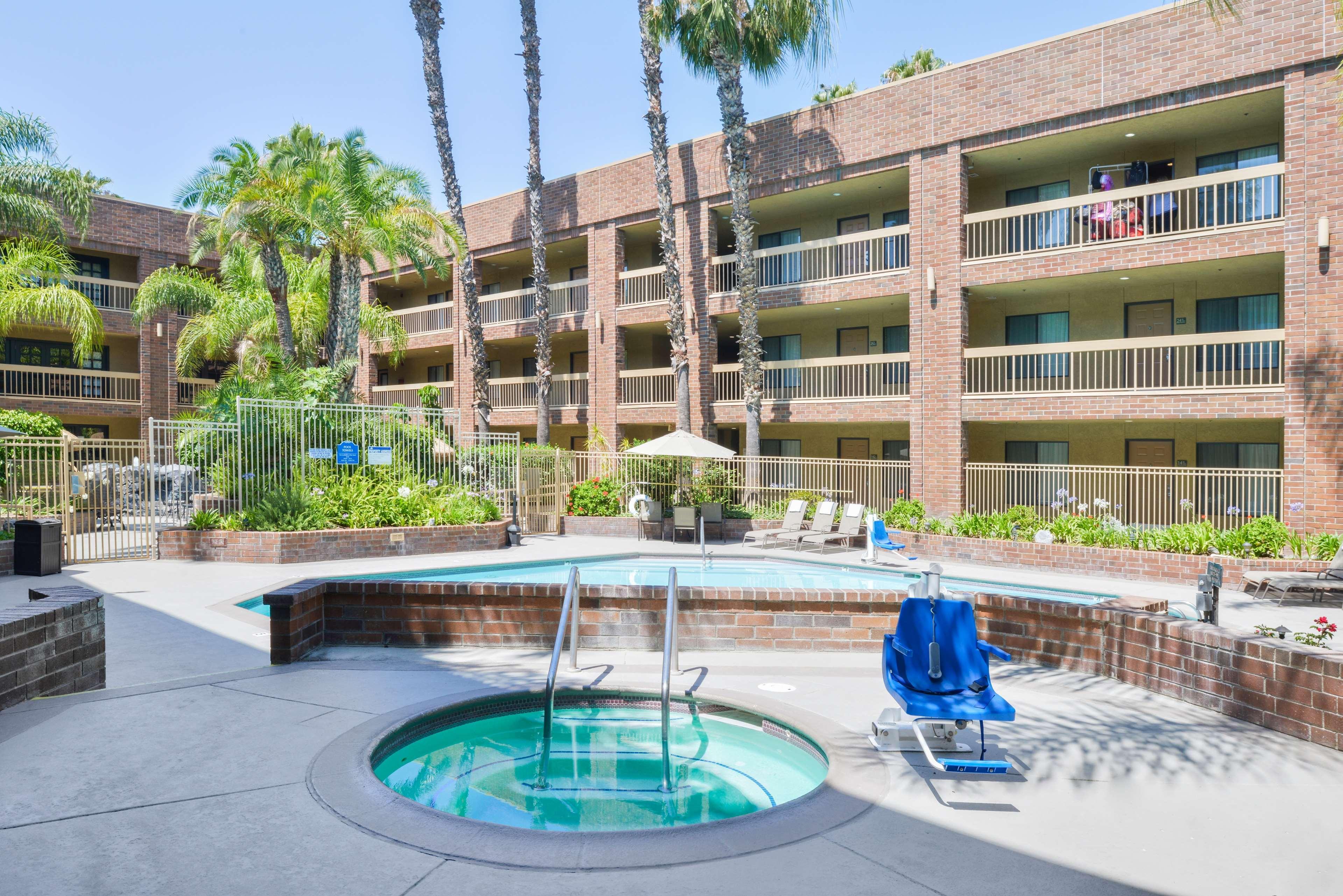 Best Western Plus Meridian Inn & Suites, Anaheim-אורנג' מראה חיצוני תמונה